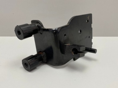 Mercedes w221 лонжерон кронштейн балка 2213100051 фото №1