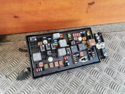 Коробка предохранителей opel insignia оригинальный номер 22933570 фото №1