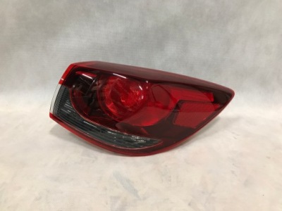 Mazda 2 dj lift 18- лампа задня права europa! фото №1