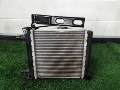 Радіатор рідина права bmw f39 f40 f45 f60 7634565 фото №1