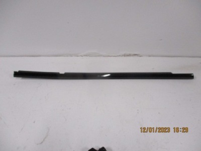 Молдинг уплотнитель mercedes 247 a2477357200 фото №1