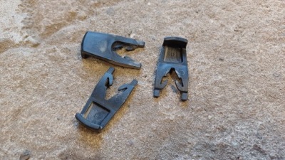 Citroen c4 cactus кронштейн стекло передней клипса фото №1