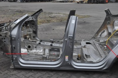 Bentley bentayga стойку порог левый полный длинный фото №1