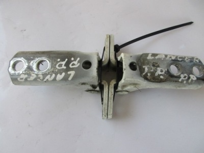 Петля петли дверь правый перед lancer viii w37 w37b sedan фото №1