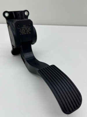 Mercedes w447 педаль газу потенціометр комплект a4473000200 фото №1