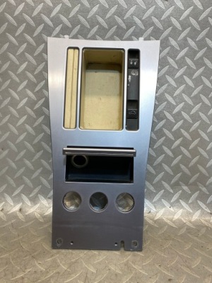 Панель туннель бардачок прикуриватель aston martin db9 фото №1