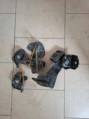 Kia sportage iii кронштейн сидіння задній фото №1