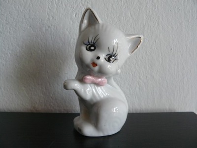 PORCELANOWA FIGURKA KOTKA