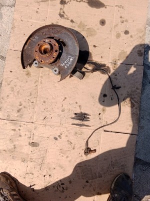 Поворотный кулак правый перед saab 95 3.0 tid фото №1