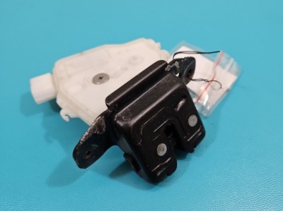 Замок крышки задняя toyota yaris iii hb 3pin фото №1