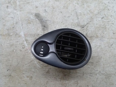 Решітка обдув правий перед renault clio iii 05-12 фото №1