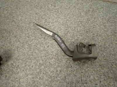 Toyota auris i 07-12 петля капот передній лівий фото №1