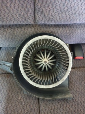 Вентилятор воздуходувка seat ibiza iii 6q1820015e фото №1