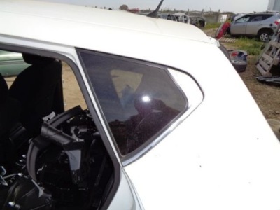 Nissan pulsar стекло стекло кузовная левая фото №1