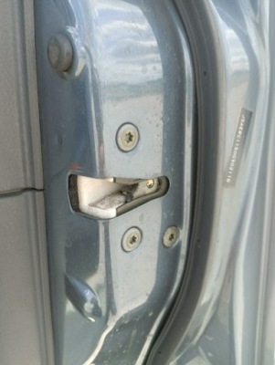 Замок двері задня правий suzuki liana 06r фото №1