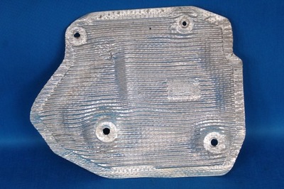 Audi q7 4l защита тепловая правая 7l6825616a 2015r фото №1