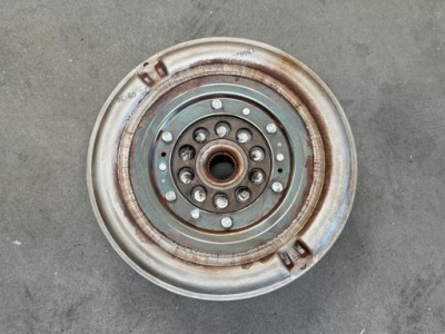 Колесо двомасовий audi 0b5105317k s-tronic 0b5 фото №1