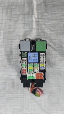 Коробка предохранителей peugeot 3008 ii 9865492680 фото №1