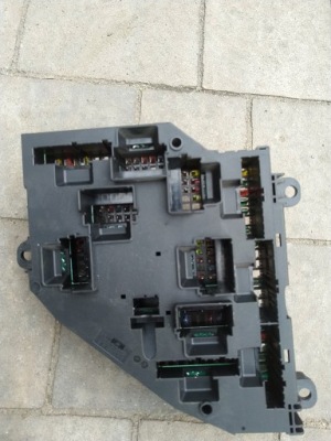 Bmw f06 f12 f10 f11 коробка запобіжників 9252813 фото №1