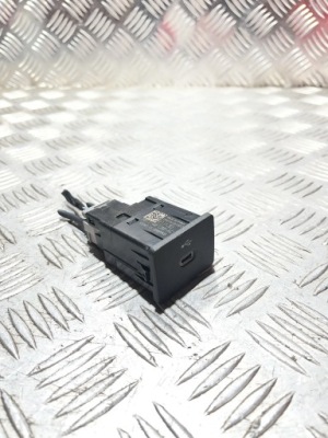 Port разъём usb ford puma 2 mk2 19- m1tt-14f014-ac фото №1