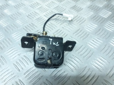 Замок кришки багажника kia carens ii фото №1