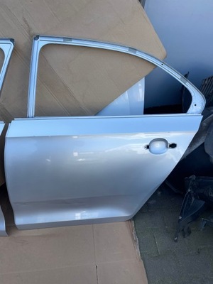 Skoda rapid liftback задні ліва двері лівий задня giełda фото №1