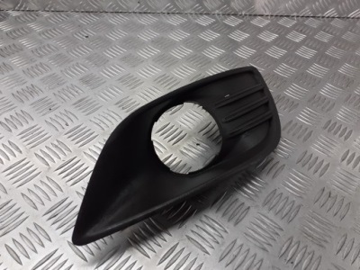 Решётка бампера правый  focus mk2 8m51-r19952-aew фото №1