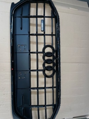 Решітка радіатора бампера black audi q8 4m8853651 фото №1