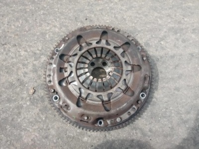 Притиск колесо маховик toyota yaris 1.0 13451-0j010 фото №1