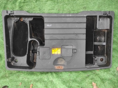 Chevrolet volt кришка акумулятор бардачок фото №1