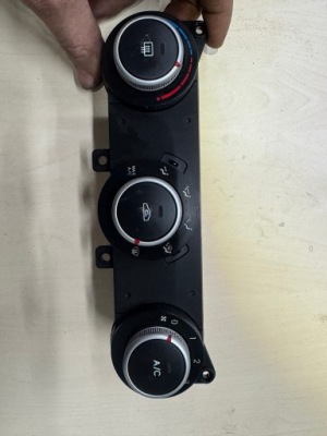 Панель кондиціонера 97250-1h221 kia ceed 2006-2012 фото №1