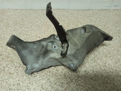 Кронштейн генератора range rover jaguar cpla-10239-ab фото №1