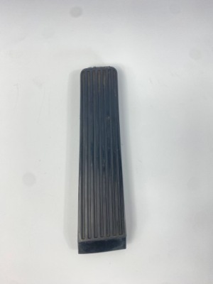 Гумовий елемент накладка педалі педаль газу mercedes w124 1233010082 фото №1