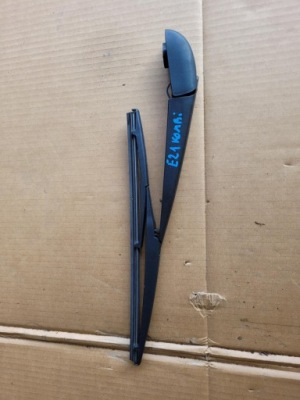 Двірник кришки багажника toyota corolla e21 kombi фото №1