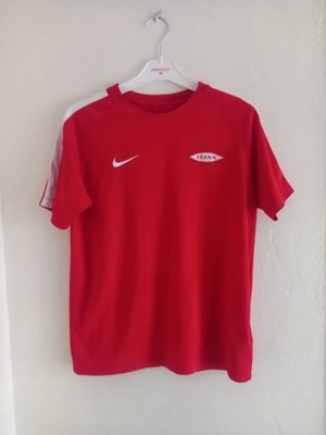 Czerwona koszulka sportowa Nike