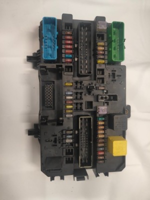 Коробка запобіжників opel 13145020 cg фото №1