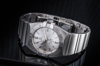 OMEGA CONSTELLATION DOUBLE EAGLE PERPETUAL CALENDAR QUARTZ 38MM//ETUI