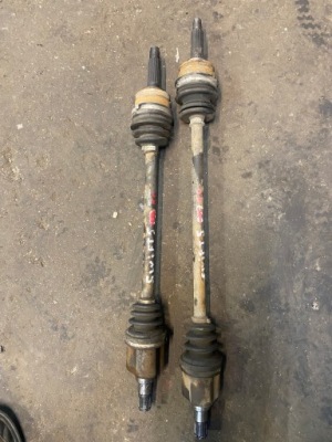 Suzuki swift ii 1.0 приводной вал левая фото №1