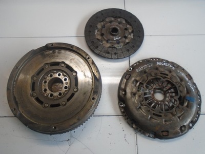 Toyota avensis 2.0 d4d 1ad колесо двомасовий зчеплення фото №1