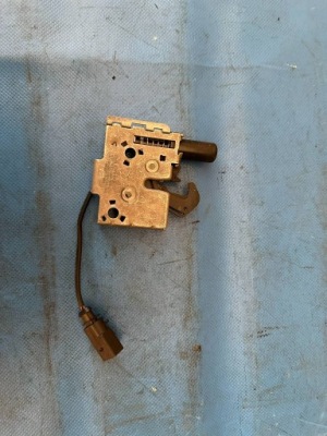 Замок капот audi q5 80a823509a фото №1