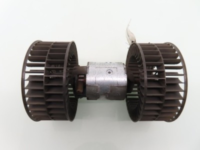 Повітродувка bmw e34 8390935 0130111032 фото №1