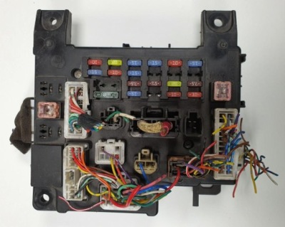 Коробка предохранителей mitsubishi lancer viii фото №1