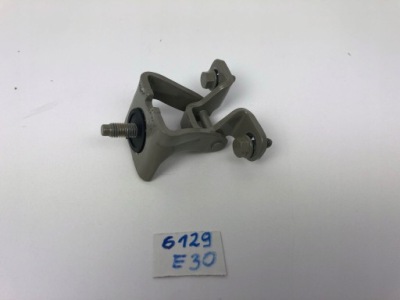 Петля кришки багажника задньої vw golf vii 5g6827301c фото №1