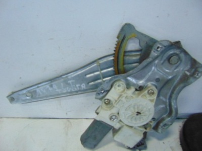 Toyota avensis подъемник. стекло t l --- фото №1