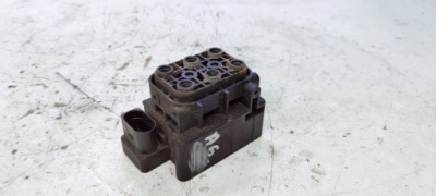 Розподільник пневматика audi a6 c6 4f0616013 фото №1