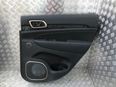 Обшивка двері правий задній jeep grand cherokee wk2 фото №1