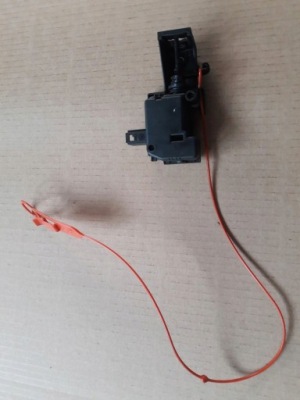 Mb cls w218 привід кришка заливної пального a2048200072 фото №1