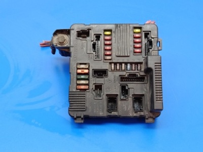 Renault scenic 2 1.9dci коробка запобіжників зовнішня siemens фото №1