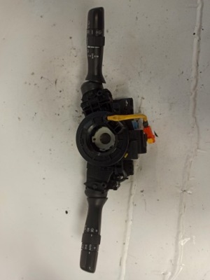 Toyota avensis t27 перемикач комбінований стрічка 89245-05020 фото №1