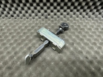 Обмежувач двері правий задня toyota auris оригінальний номер фото №1